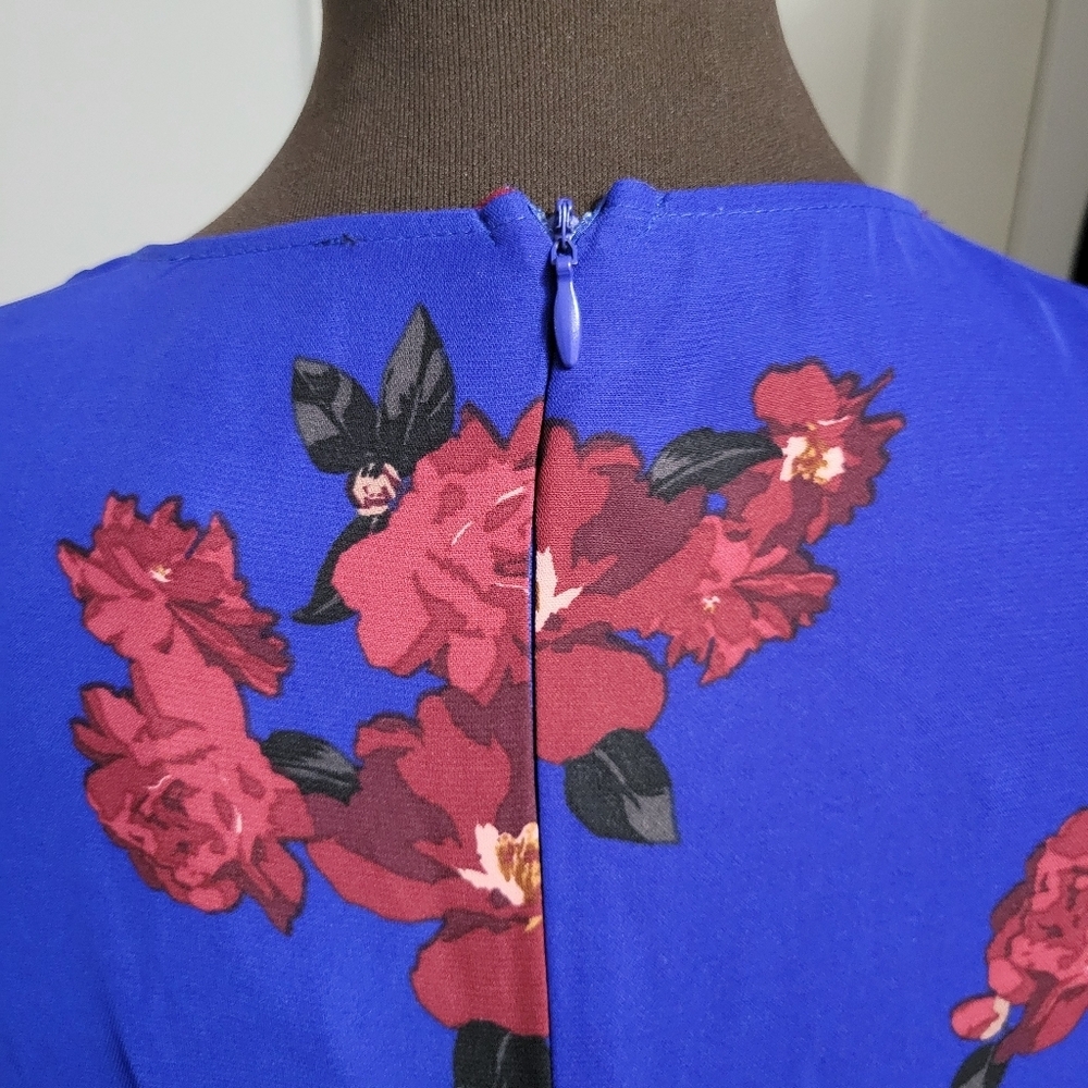 Small Dynamite Floral Faux Wrap V- Neck Dress - Picture 3 of 9